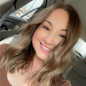 Meet your Posher, Becca